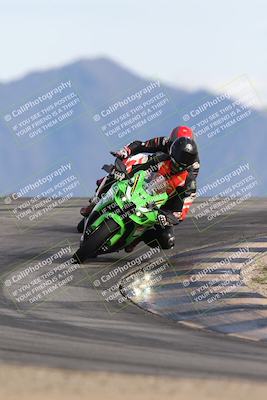 media/Nov-16-2025-Race Pace (Sun) [[8c5fa54630]]/Verified Riders/8-Turn 12 (120pm)/